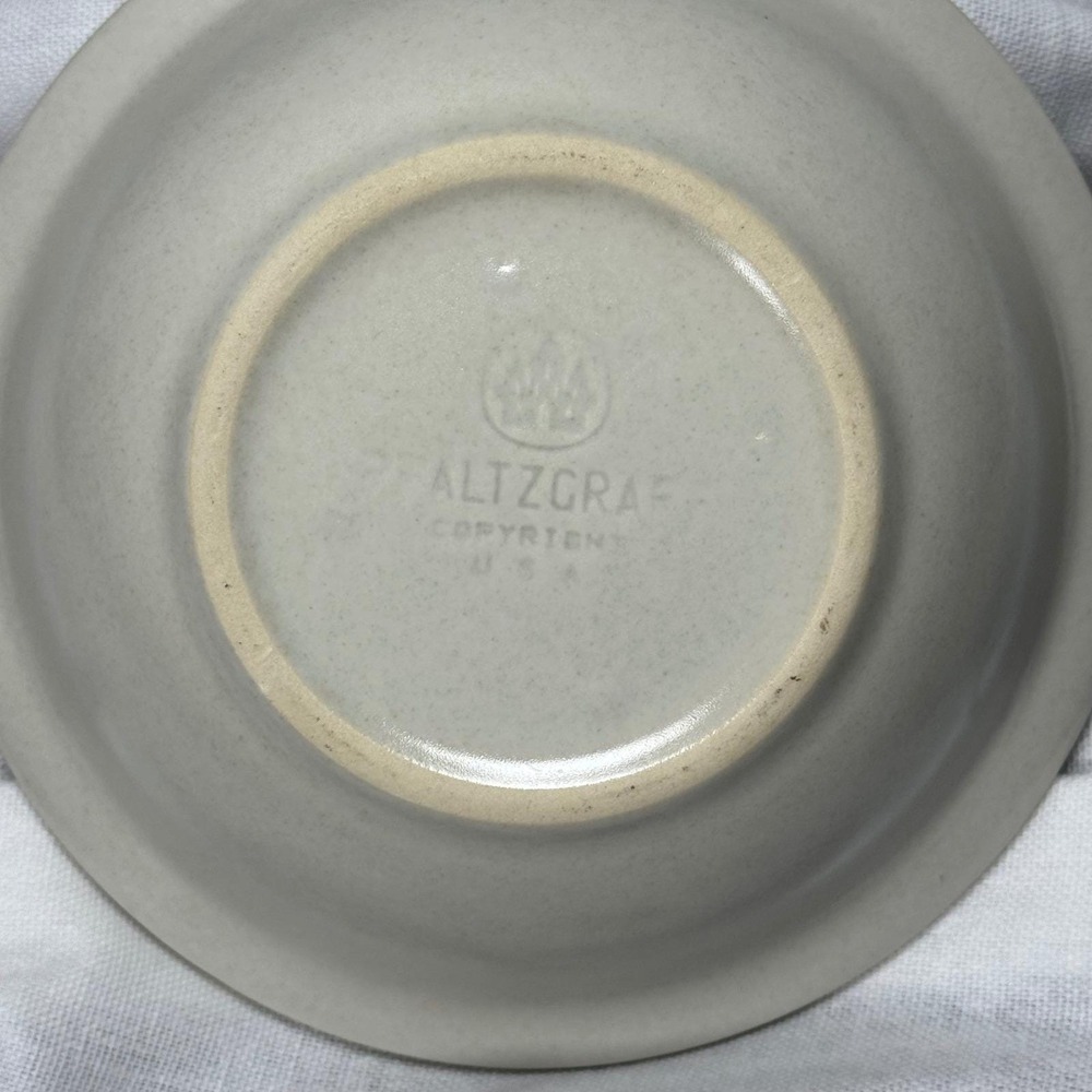 Pfaltzgraff Village Stoneware Set 2 Cereal Bowls 4 Bread Plates USA Vintage - Picture 3 of 12